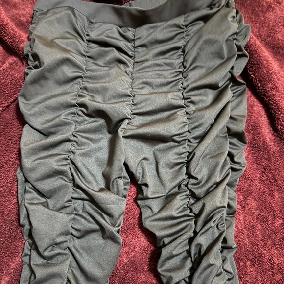 NWT Daisy 2 piece raunched/stacked set. Size L - Picture 4 of 6